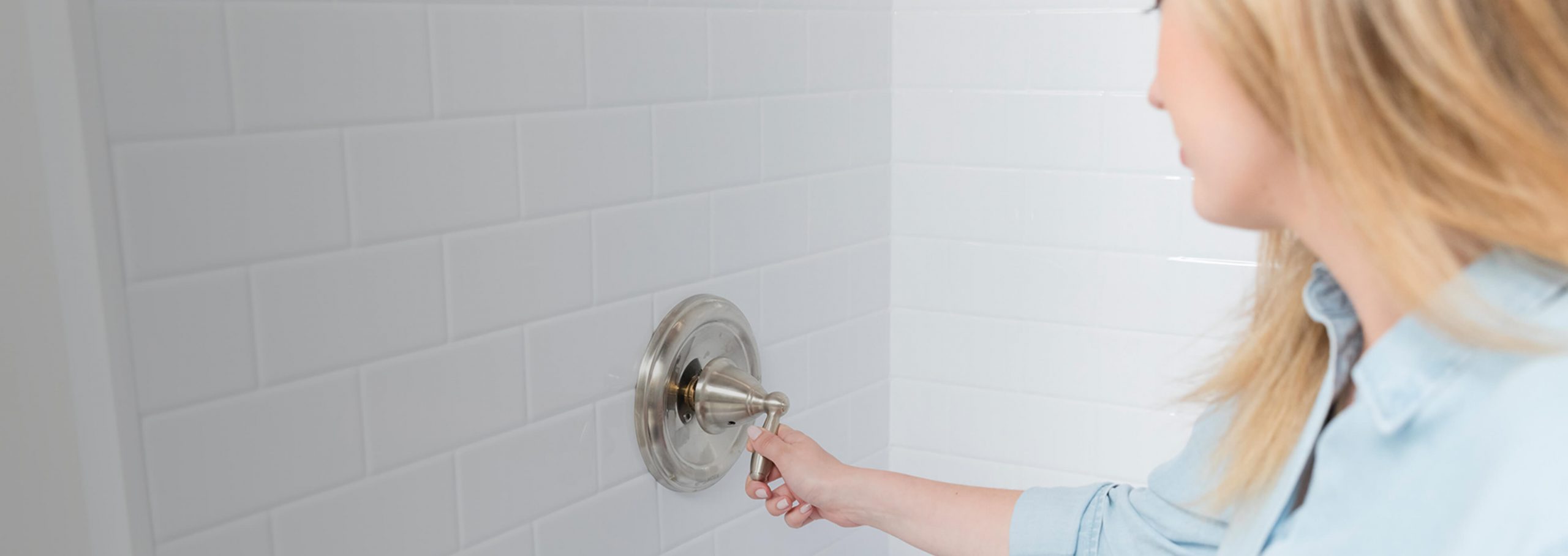 Cesta de ducha, la mejor opción para ordenar tu baño - Complementos y  accesorios de baño - Nadi Collection